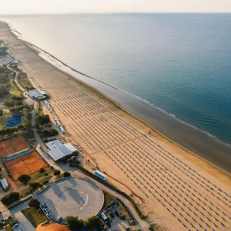 In A Modern Coastal Building Apartmán Bibione